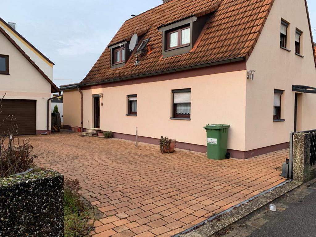 Vida Real Estate Feuchtアパートメント エクステリア 写真